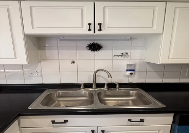 Photo 2 of Townhouse for sale at 606 Bridgeport Pl, Wheeling, IL 60090 | MLS# 12657517 | Listing updated on 2026-08-12