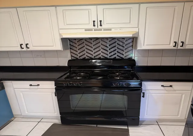 Photo 3 of Townhouse for sale at 606 Bridgeport Pl, Wheeling, IL 60090 | MLS# 12657517 | Listing updated on 2026-08-12