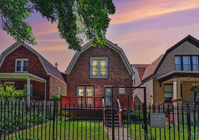 Homes for sale in Chicago, IL | 850 N Keystone Ave, Chicago, IL 60651 | MLS# 12657541