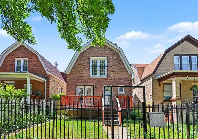 Homes for sale in Chicago, IL | 850 N Keystone Ave, Chicago, IL 60651 | MLS# 12657541