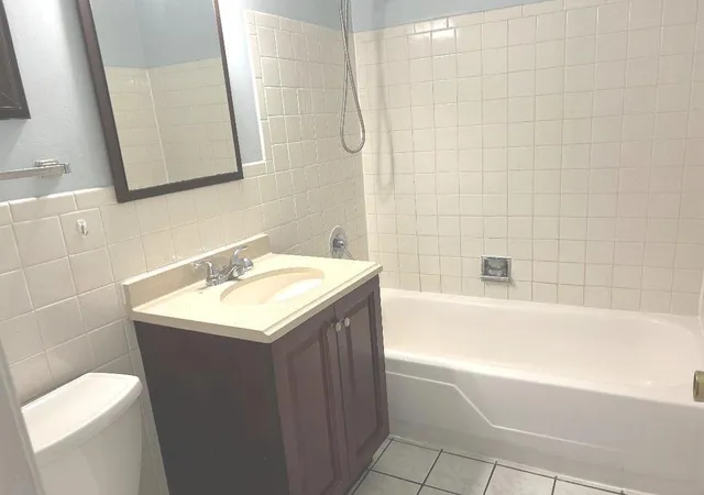 Listing Photo 4 - Condo for sale in building located at 8970 N Parkside Ave, Des Plaines, IL 60016 - Unit #416