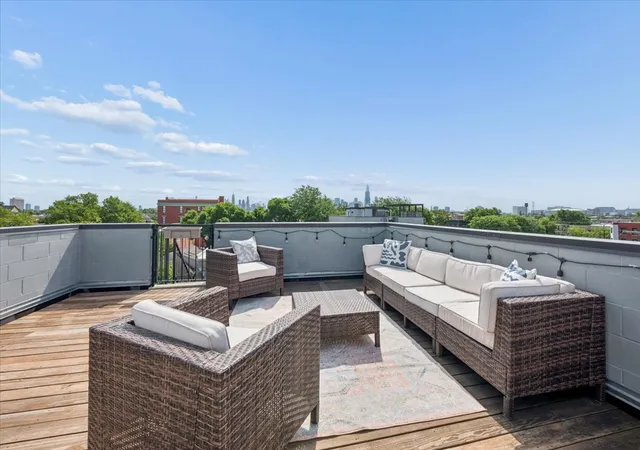 Homes for sale in Chicago, IL | 529 N Claremont Avenue, Chicago, IL 60612 | Houzeo