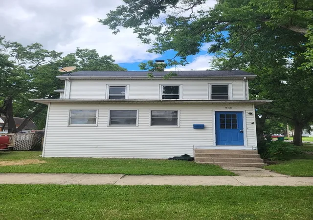 Photo 2 of Sale Pending at 900 W Jackson St, Ottawa, IL 61350 | MLS# 12657684 | Listing updated on 2026-09-23