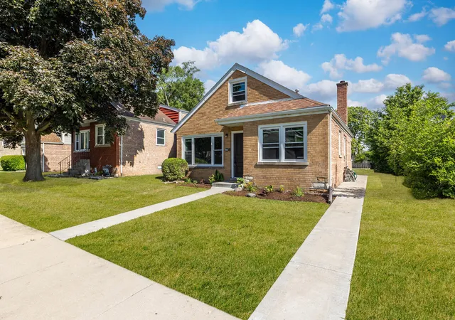 2nd image of 8022 42nd St, Lyons, IL 60534 | MLS# 12657785