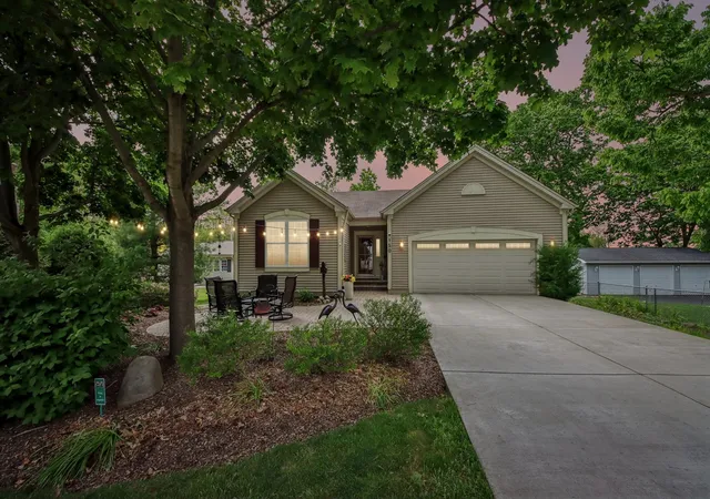 1st image of 150 Forest Ave, Fox Lake, IL 60020 | MLS# 12657809