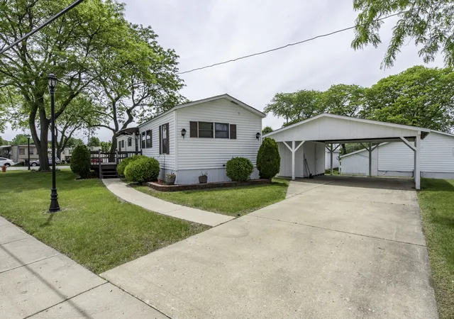 3rd image of 696 Birch Ave, Park City, IL 60085 | MLS# 12657820