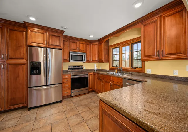 Photo 3 of Single family home for sale at 181 Tilton Park Dr, De Kalb, IL 60115 | MLS# 12657956 | Listing updated on 2026-09-28