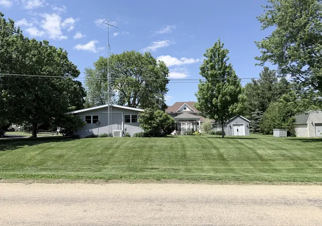 Homes for sale in Shannon, IL | 617 S Linn St, Shannon, IL 61078 | MLS# 12657978