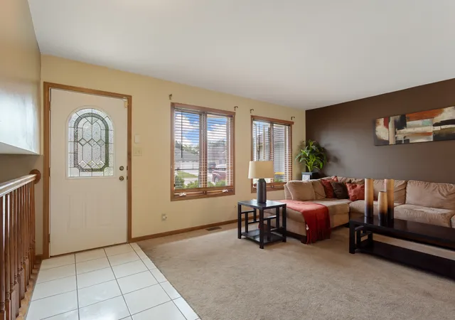 3rd image of 3136 Rosiclaire Ct, South Chicago Heights, IL 60411 | MLS# 12657983