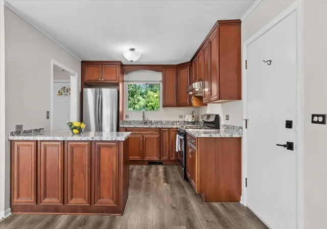 Photo 4 of Single family home for sale at 5346 Center Ave, Lisle, IL 60532 | MLS# 12658144 | Listing updated on 2026-09-16