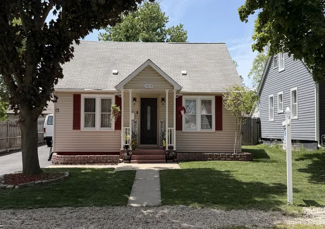 Homes for sale in Antioch, IL | 1010 Osmond Ave, Antioch, IL 60002 | MLS# 12658167