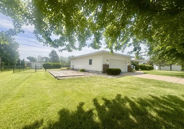 Homes for sale in Milan, IL | 11603 1st St, Milan, IL 61264 | MLS# 12658256