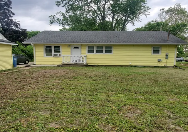 Photo 3 of Sale Pending at 959 S Western Ave, Watseka, IL 60970 | MLS# 12658315 | Listing updated on 2026-09-19