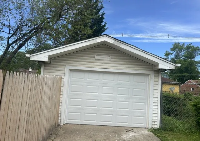 2nd image of 15524 Gouwens Ln, South Holland, IL 60473 | MLS# 12658425
