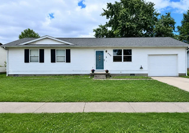 Homes for sale in Centralia, IL | 532 Kristy Dr, Centralia, IL 62801 | MLS# 12658428