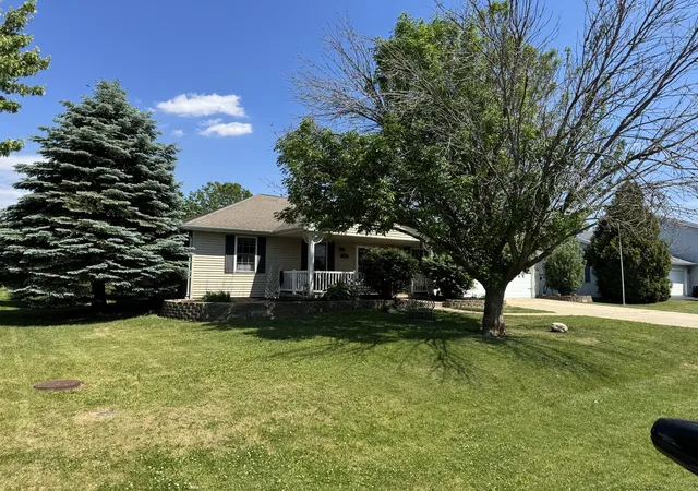 Homes for sale in Rochelle, IL | 122 Windward Ln, Rochelle, IL 61068 | MLS# 12658448
