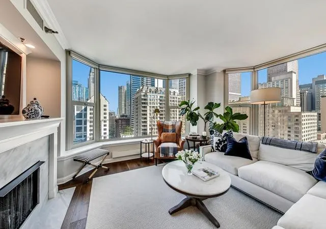 3rd image of 25 E Superior St #1906, Chicago, IL 60611 | MLS# 12658450
