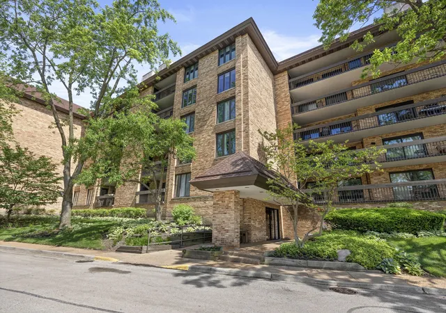 Homes for sale in Northbrook, IL | 1671 Mission Hills Rd #502, Northbrook, IL 60062 | MLS# 12658454