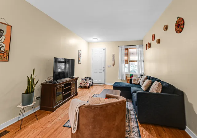 5th image of 1441 W Fillmore St, Chicago, IL 60607
