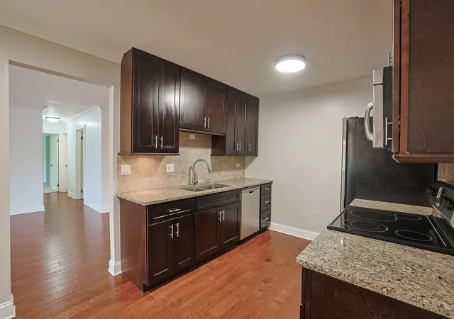 Homes for sale in Northbrook, IL | 3101 Toulon Dr #B2, Northbrook, IL 60062 | MLS# 12658606