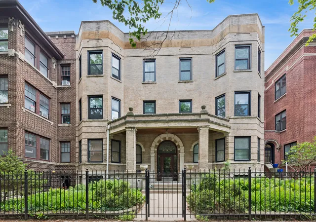 Homes for sale in Chicago, IL | 1229 W North Shore Ave #3W, Chicago, IL 60626 | MLS# 12658728