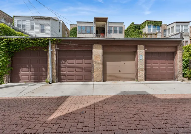 Homes for sale in Chicago, IL | 1229 W North Shore Avenue, Chicago, IL 60626 | Houzeo