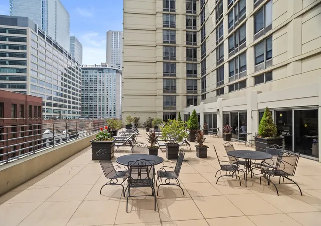 Homes for sale in Chicago, IL | 440 N Wabash Avenue, Chicago, IL 60611 | Houzeo