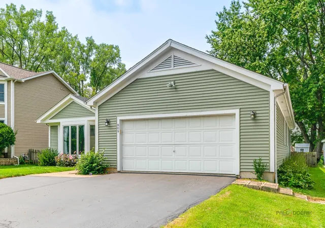 Photo 2 of Single family home for sale at 809 Carol Ave S, Mc Henry, IL 60050 | MLS# 12658887 | Listing updated on 2026-09-24