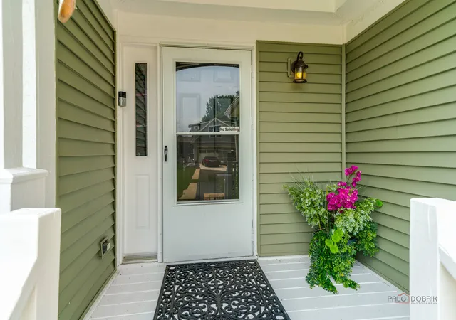 Photo 3 of Single family home for sale at 809 Carol Ave S, Mc Henry, IL 60050 | MLS# 12658887 | Listing updated on 2026-09-24