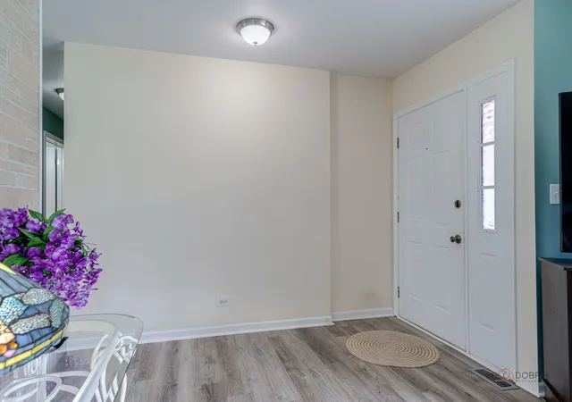 Photo 4 of Single family home for sale at 809 Carol Ave S, Mc Henry, IL 60050 | MLS# 12658887 | Listing updated on 2026-09-24