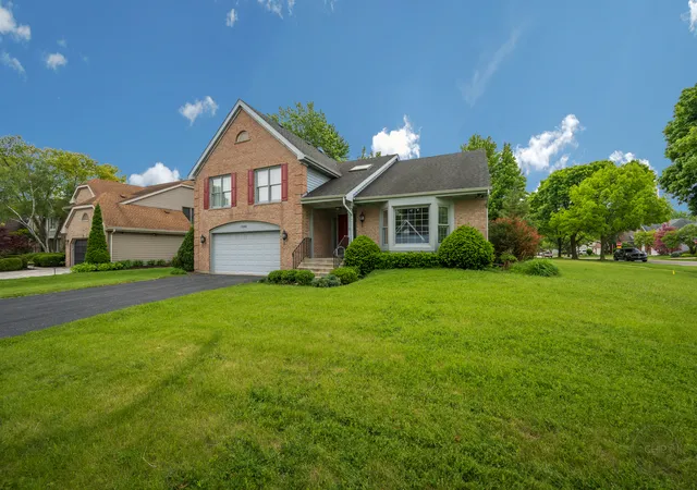 1st image of 1046 E Amberwood Cir, Naperville, IL 60563 | MLS# 12658980