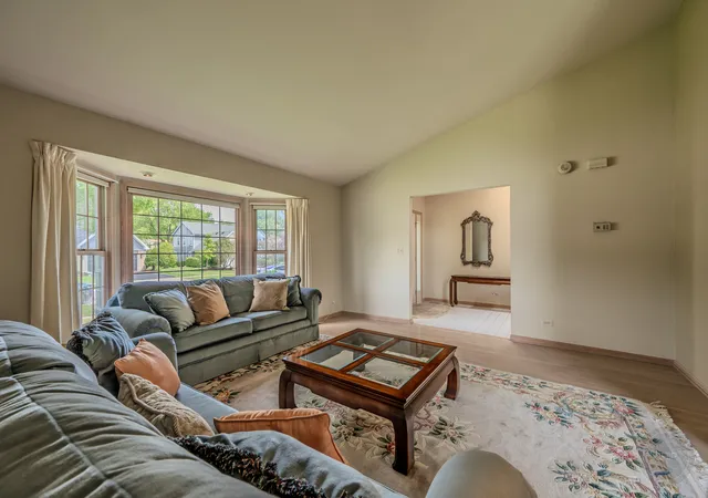 2nd image of 1046 E Amberwood Cir, Naperville, IL 60563 | MLS# 12658980