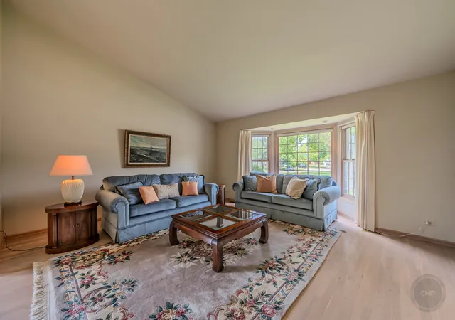 3rd image of 1046 E Amberwood Cir, Naperville, IL 60563 | MLS# 12658980