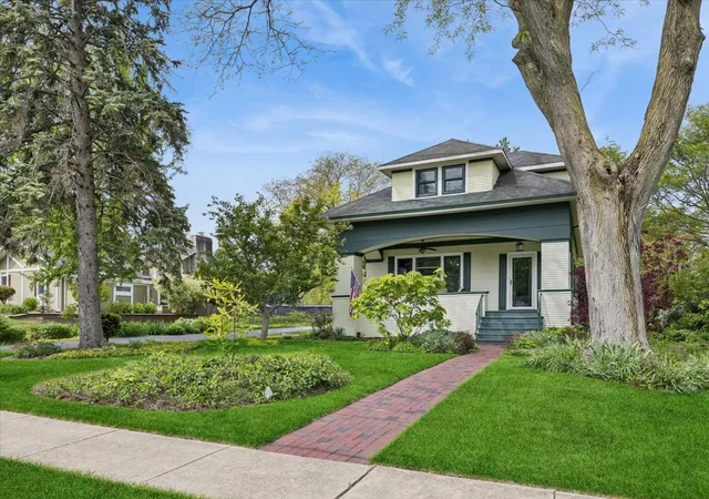 Photo 1 of Single family home for sale at 256 Center Rd, Frankfort, IL 60423 | MLS# 12659015 | Listing updated on 2026-09-11