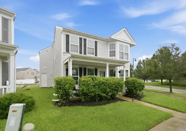 Photo 3 of Single family home for sale at 450 Victoria Cir, Park Forest, IL 60466 | MLS# 12659080 | Listing updated on 2026-09-30