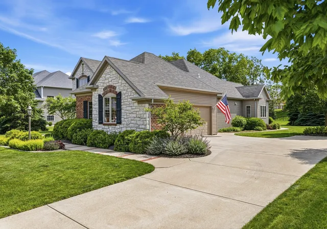 Photo 3 of Single family home for sale at 4706 Chestnut Grv Dr, Champaign, IL 61822 | MLS# 12659103 | Listing updated on 2026-10-03