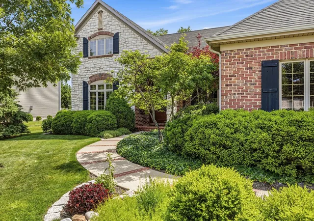 Photo 3 of Single family home for sale at 4706 Chestnut Grv Dr, Champaign, IL 61822 | MLS# 12659103 | Listing updated on 2026-10-03
