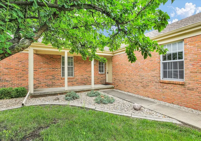 4th image of 1501 Broadmoor Dr #B, Champaign, IL 61821 | MLS# 12659160