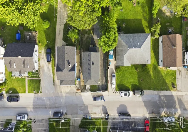 2nd image of 424 Titsworth Ct, Aurora, IL 60505 | MLS# 12659165