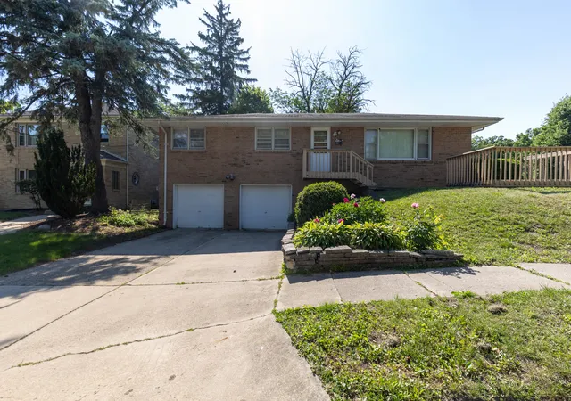 Photo 3 of Sale Pending at 1807 Guilford Rd, Rockford, IL 61107 | MLS# 12659192 | Listing updated on 2026-05-31