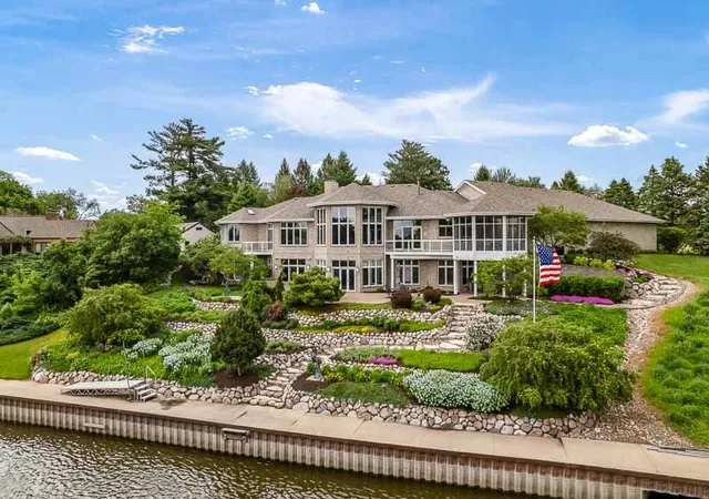 Photo 4 of Single family home for sale at 111 Sycamore Ln, Machesney Park, IL 61115 | MLS# 12659294 | Listing updated on 2026-09-17