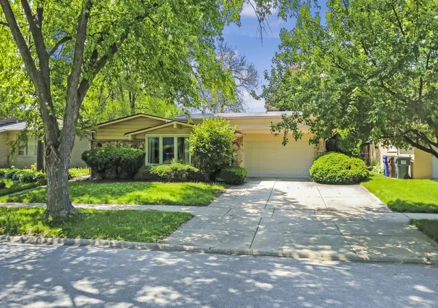 Photo 1 of Single family home for sale at 1028 W Ohio St, Glenwood, IL 60425 | MLS# 12659349 | Listing updated on 2026-07-27