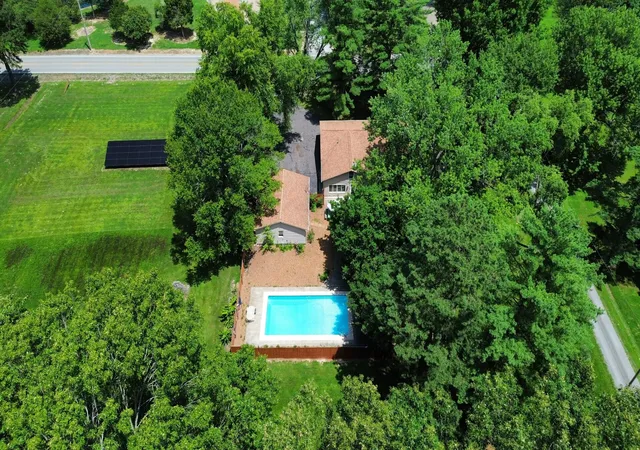 2nd image of 956 Country Club Rd, Metropolis, IL 62960 | MLS# 12659353
