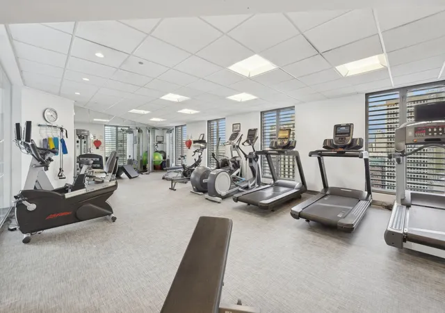 2nd image of 950 N Michigan Ave, Chicago, IL 60611