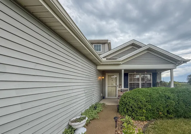 3rd image of 302 Luria Ln, Champaign, IL 61822 | MLS# 12659361