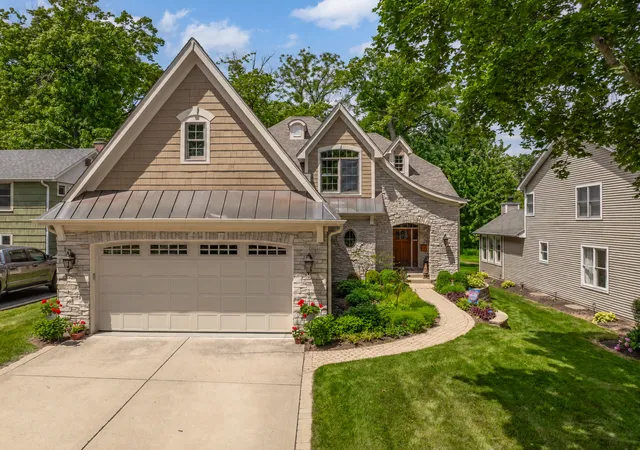 Photo 2 of Single family home for sale at 5536 Middaugh Ave, Downers Grove, IL 60516 | MLS# 12659471 | Listing updated on 2026-09-19