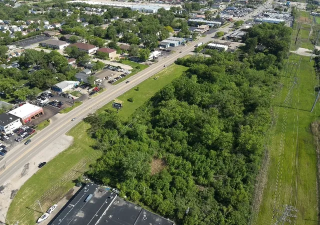 2nd image of 100 S Green Bay Rd, Waukegan, IL 60085 | MLS# 12659496