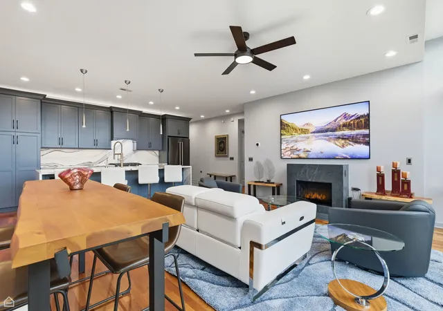 Listing Photo 4 - Condo for sale in building located at 3946 N Ravenswood Ave, Chicago, IL 60613 - Unit #603