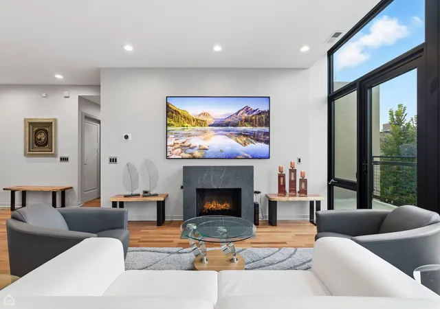 Listing Photo 5 - Condo for sale in building located at 3946 N Ravenswood Ave, Chicago, IL 60613 - Unit #603