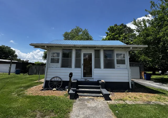Photo 1 of Single family home for sale at 545 N Division St, Duquoin, IL 62832 | MLS# 12659566 | Listing updated on 2026-07-30